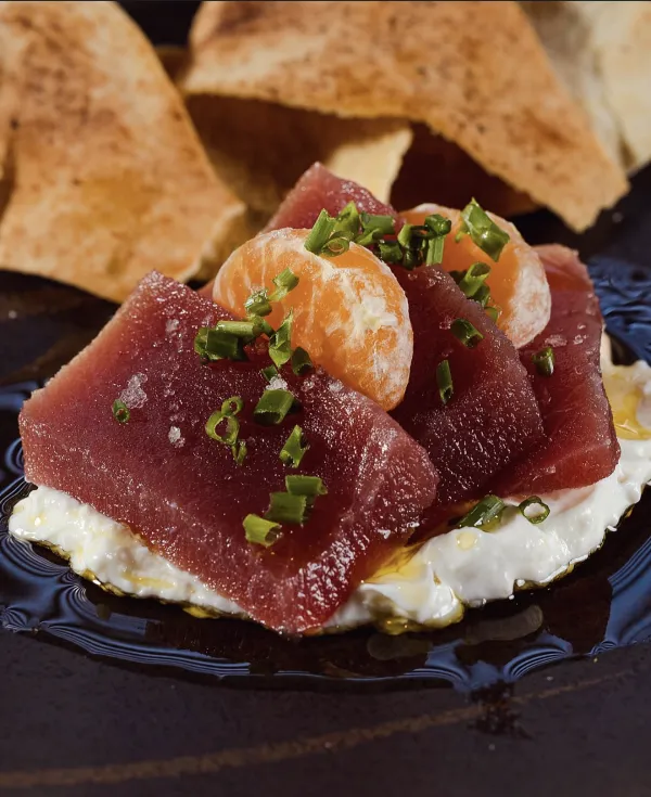 Akai Citrus, atum com coalhada seca e tangerina